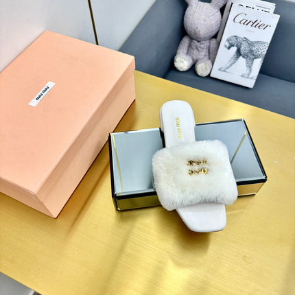WHITE SLIPPERS LAMB FUR