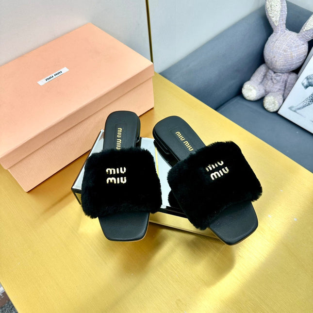 BLACK SLIPPERS LAMB FUR
