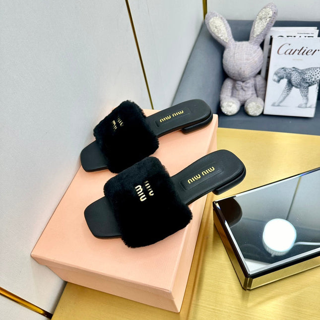 BLACK SLIPPERS LAMB FUR