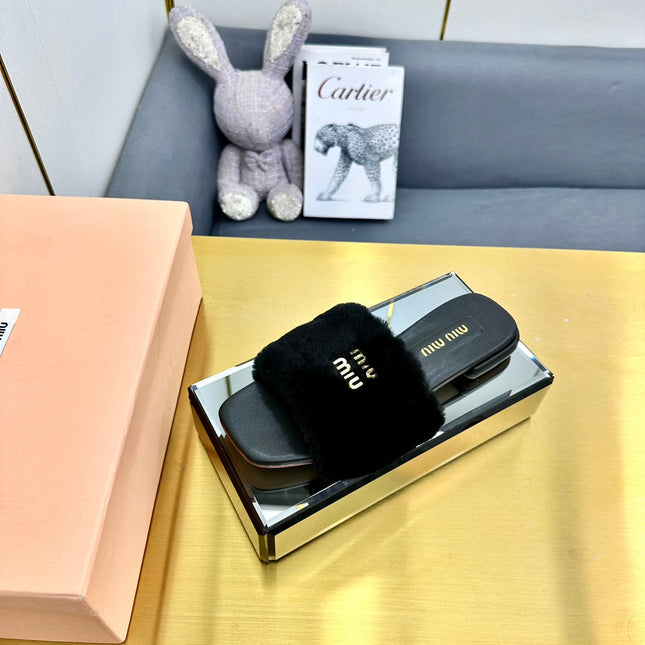 BLACK SLIPPERS LAMB FUR