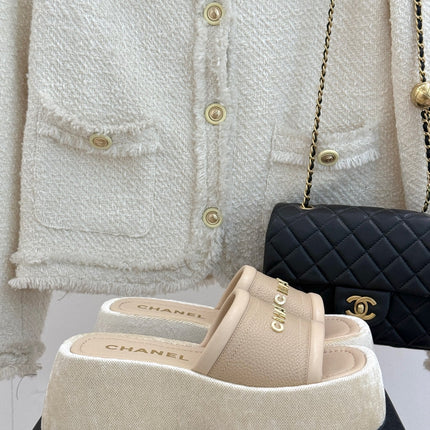 PLATFORM SLIPPERS IN CAMEL BEIGE LAMBSKIN