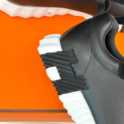 HM SNEAKER LOW SPORTS IN ALL BLACK MESH AND H SOLE