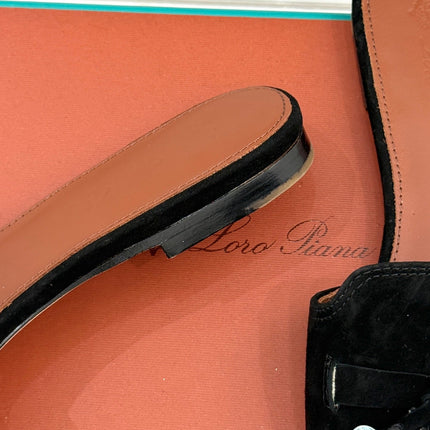 FLAT SANDALS IN BLACK SUEDUE AND LAMBSKIN