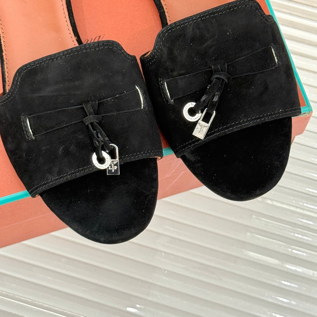FLAT SANDALS IN BLACK SUEDUE AND LAMBSKIN