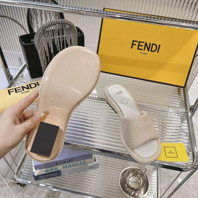FENDI BAGUETTE SLIDES WOMEN IN BEIGE RAFFIA
