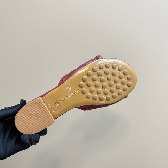 BLINK FLAT MULE IN BERRY RED INTRECCIATO LEATHER