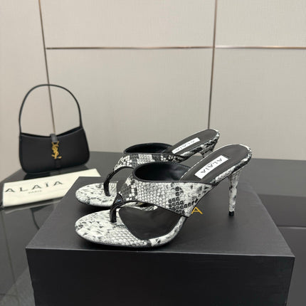ALAIA HEELED THONG 25S IN WHITE AND BLACK LAMBSKIN SNAKE-EMBOSSED