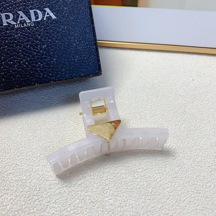 CLAW CLIP IN WHITE RESIN GOLD LOGO 201560