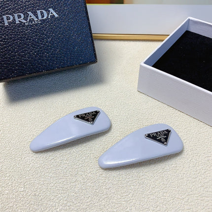 A PAIR OF HAIR CLIPS IN BLUE PASTEL GLOSSY LAMBSKIN 201554