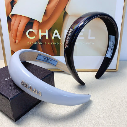 THICK HEADBAND IN SKY BLUE GLOSSY CALFSKIN 278255