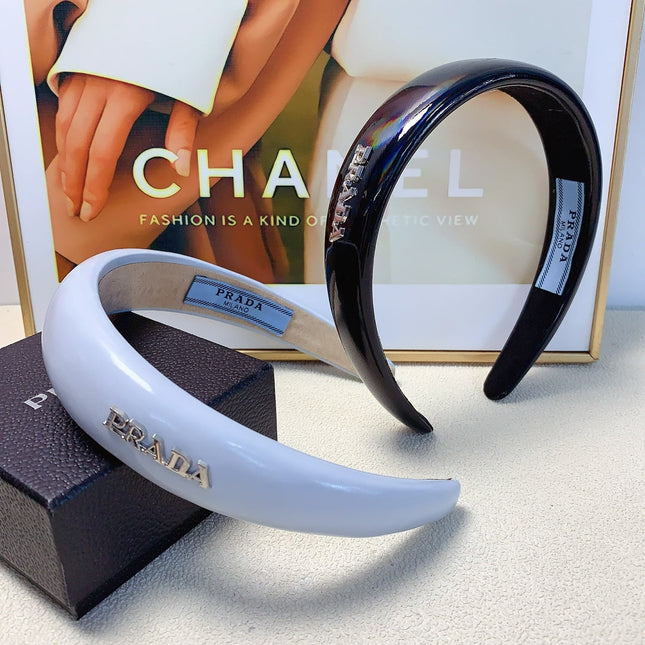 THICK HEADBAND IN SKY BLUE GLOSSY CALFSKIN 278255