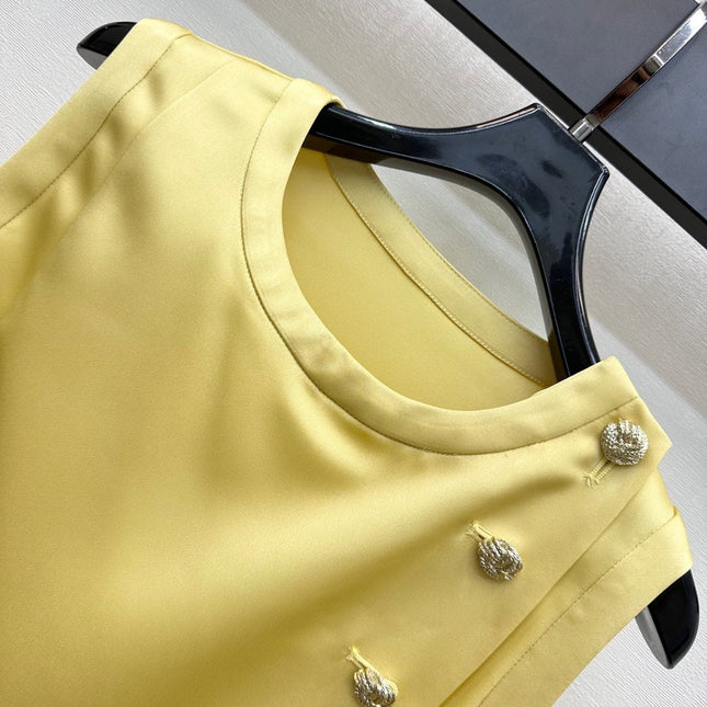 CHANEL SLEEVELESS ROUND-NECK BUTTON-UP TOP 274771