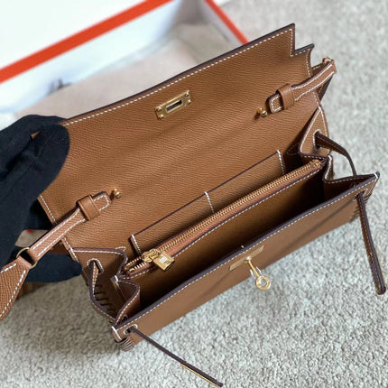 KELLY CLASSIQUE TO GO WALLET 20 IN CHOCOLATE BROWN CALFSKIN WITH GOLD HARDWARE