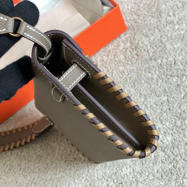 KELLY CLASSIQUE TO GO WALLET 20 IN WENGE BROWN CALFSKIN WITH GOLD HARDWARE