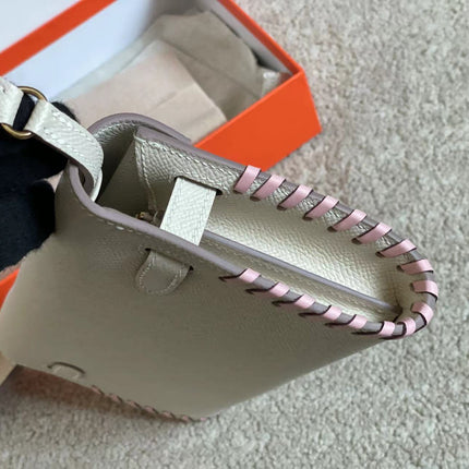 KELLY CLASSIQUE TO GO WALLET 20 IN PALE GRAY CALFSKIN WITH GOLD HARDWARE