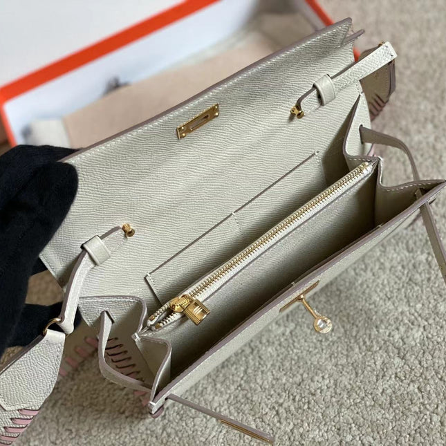 KELLY CLASSIQUE TO GO WALLET 20 IN PALE GRAY CALFSKIN WITH GOLD HARDWARE