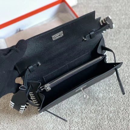 KELLY CLASSIQUE TO GO WALLET 20 IN BLACK CALFSKIN WITH SILVER HARDWARE