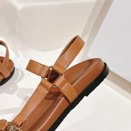 MAUD SANDAL WITH TRIOMPHE IN LIGHT CARAMEL BROWN CALFSKIN
