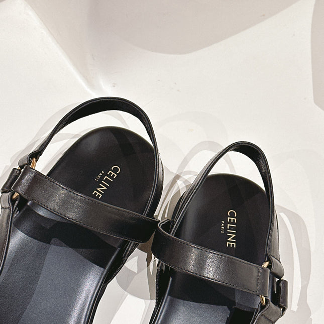 MAUD SANDAL WITH TRIOMPHE IN BLACK CALFSKIN