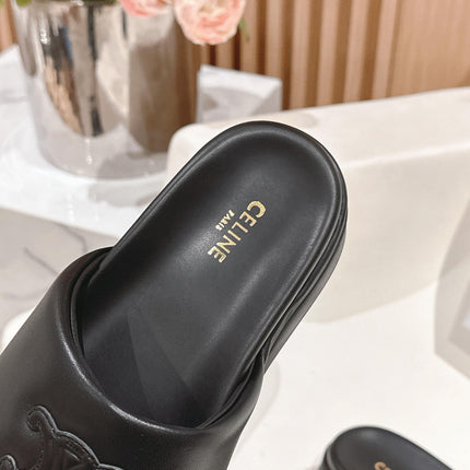 BLOCK SLIDE WITH TRIOMPHE IN BLACK SMOOTH LAMBSKIN