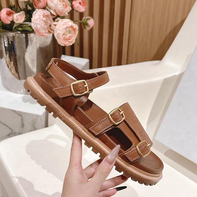 FLAT SANDALS IN RUST BROWN TRIOMPHE EMBOSSED SMOOTH CALFSKIN