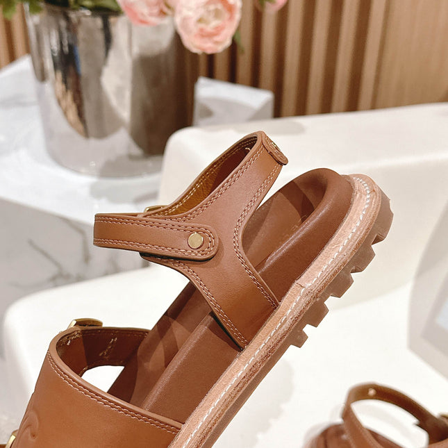FLAT SANDALS IN RUST BROWN TRIOMPHE EMBOSSED SMOOTH CALFSKIN