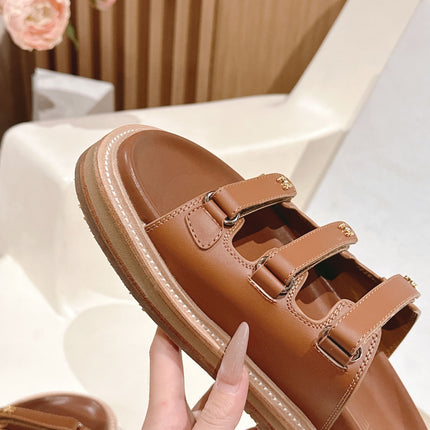 TRIOMPHE SANDALS IN BROWN CALFSKIN