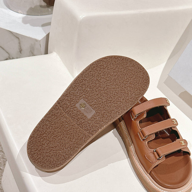 TRIOMPHE SANDALS IN BROWN CALFSKIN