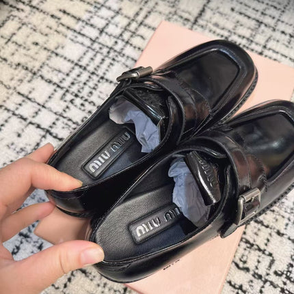 SQUARE TOE OXFORD IN BLACK SHINY CALFSKIN