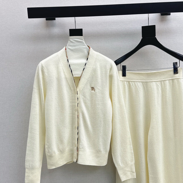 BURBERRY 25S CARDIGAN AND STRAIGHT-LEG PANTS SET 096