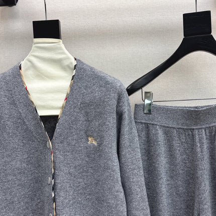 BURBERRY 25S CARDIGAN AND STRAIGHT-LEG PANTS SET 097