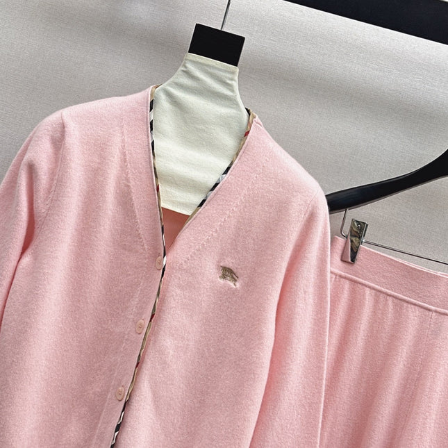 BURBERRY 25S CARDIGAN AND STRAIGHT-LEG PANTS SET 098