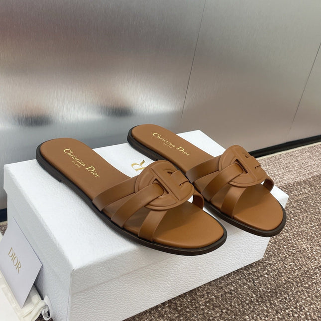 D-CLUB SLIDE SANDAL 25S IN BROWN CALFSKIN