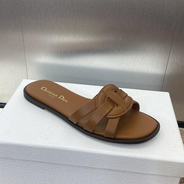 D-CLUB SLIDE SANDAL 25S IN BROWN CALFSKIN