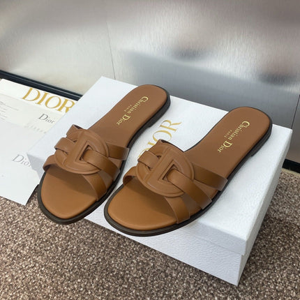 D-CLUB SLIDE SANDAL 25S IN BROWN CALFSKIN