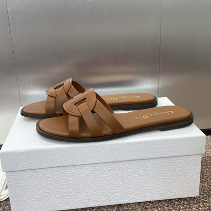 D-CLUB SLIDE SANDAL 25S IN BROWN CALFSKIN