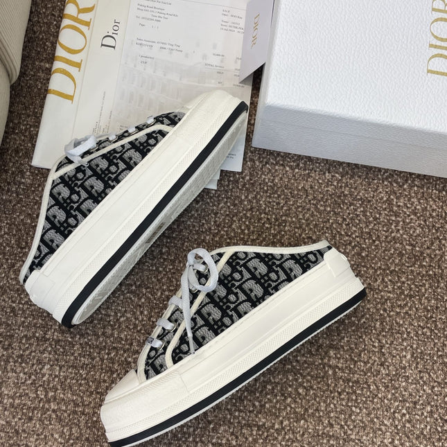 DIOR 25S WALK'N' SNEAKER IN BLACK WHITE OBLIQUE EMBROIDERED COTTON