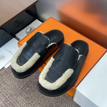 HM MULE IN BLACK CALFSKIN AND WHITE SHEARLING