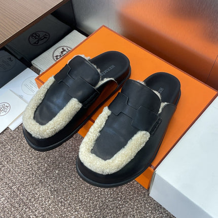 HM MULE IN BLACK CALFSKIN AND WHITE SHEARLING