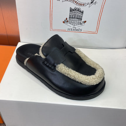 HM MULE IN BLACK CALFSKIN AND WHITE SHEARLING