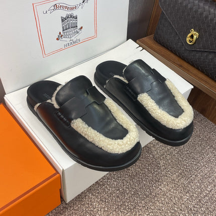 HM MULE IN BLACK CALFSKIN AND WHITE SHEARLING