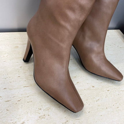 YSL 25S HIGH‑HEEL FRINGED MARTIN BOOTS 90 MM IN CHESTNUT BROWN LAMBSKIN