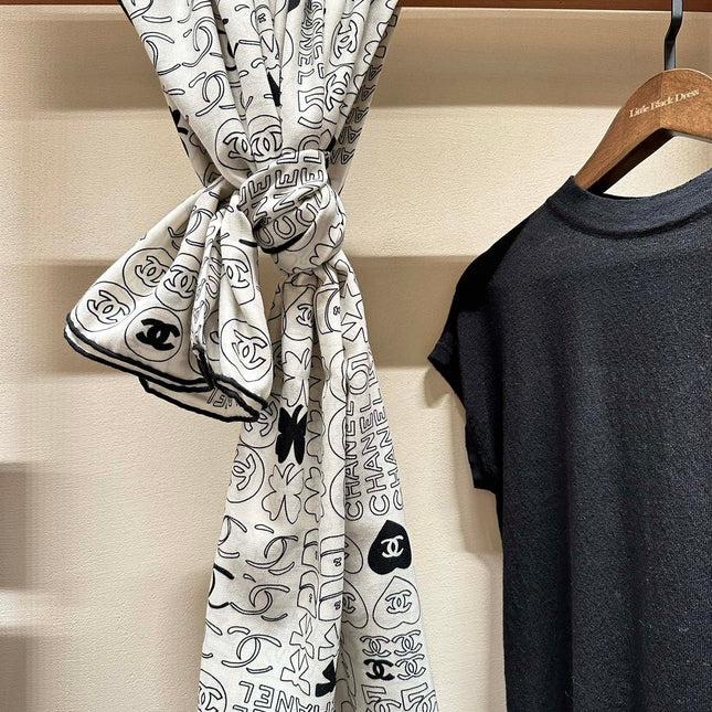 SQUARE SCARF 140 CM IN WHITE MONOGRAM SILK 403998