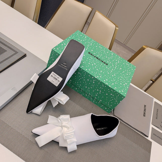 POINTED-TOE FLATS WITH BOW IN WHITE SOFT LAMBSKIN