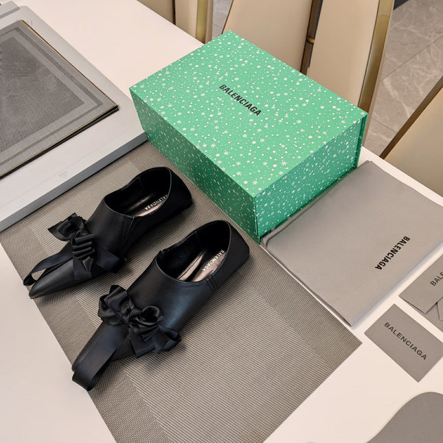 POINTED-TOE FLATS WITH BOW IN BLACK SOFT LAMBSKIN