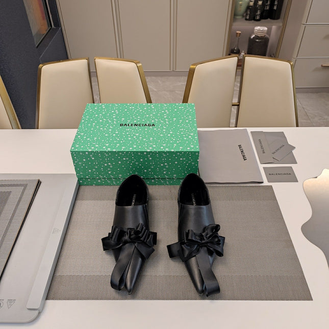 POINTED-TOE FLATS WITH BOW IN BLACK SOFT LAMBSKIN