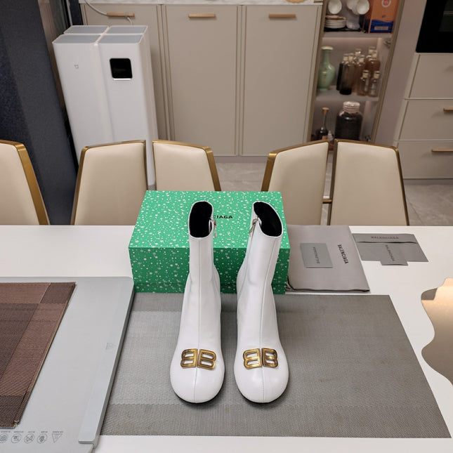 ROUND-TOE HIGH HEEL BOOTS IN WHITE SMOOTH LAMBSKIN