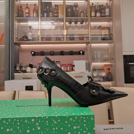 HIGH PUMPS WITH B SILVER BUCKLE IN BLACK CROCODILE PATTERN CALFSKIN