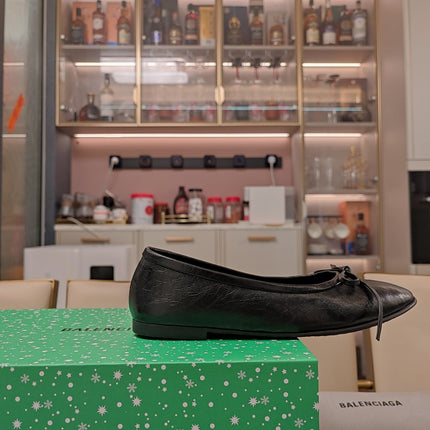 RHINESTONE BALLET FLATS WITH BOW IN BLACK WAX-OIL SHEEPSKIN