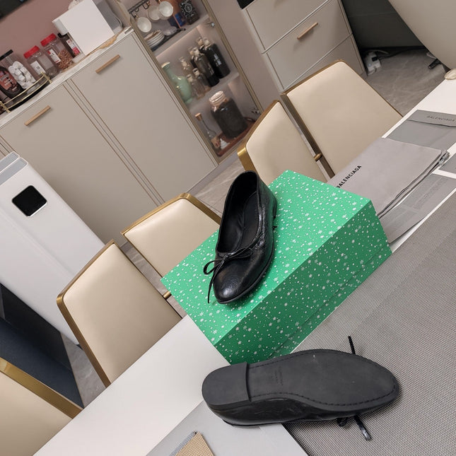 RHINESTONE BALLET FLATS WITH BOW IN BLACK WAX-OIL SHEEPSKIN